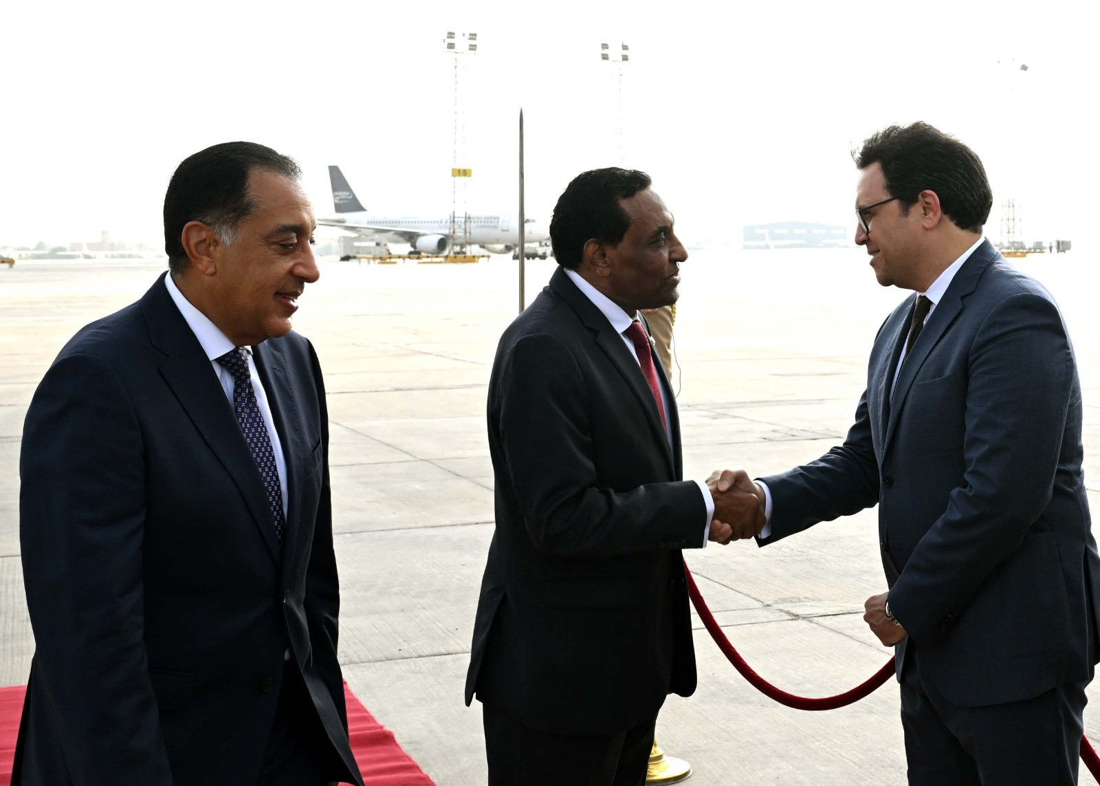 رئيس الوزراء يستقبل نظيره السوداني