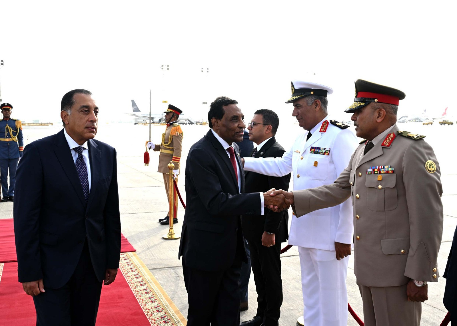 رئيس الوزراء يستقبل نظيره السوداني