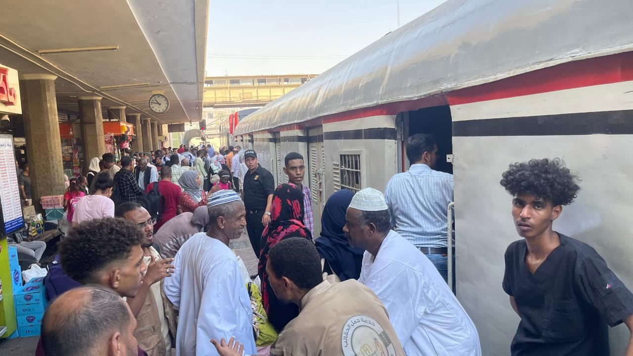 جانب من تواجد الأشقاء في محطة رمسيس