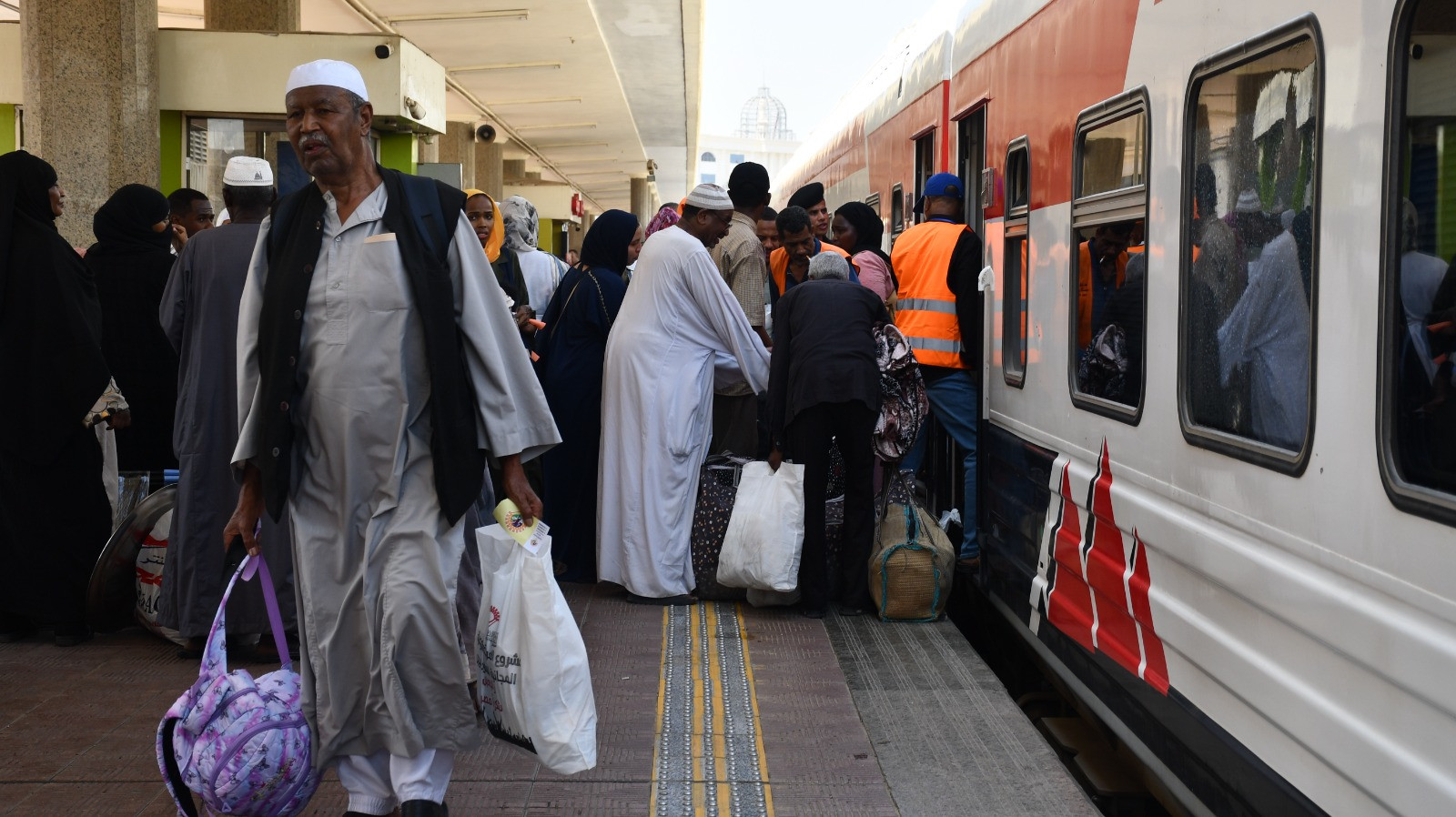 جانب من تواجد الأشقاء في محطة رمسيس