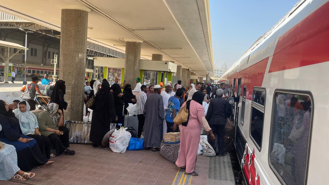 جانب من تواجد الأشقاء في محطة رمسيس