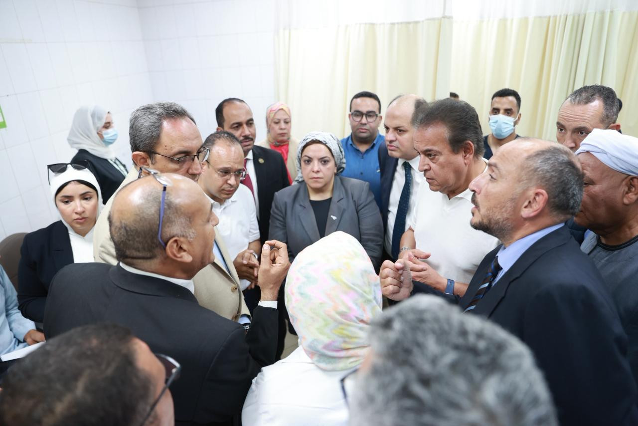 وزير الصحة يتفقد مستشفى قفط