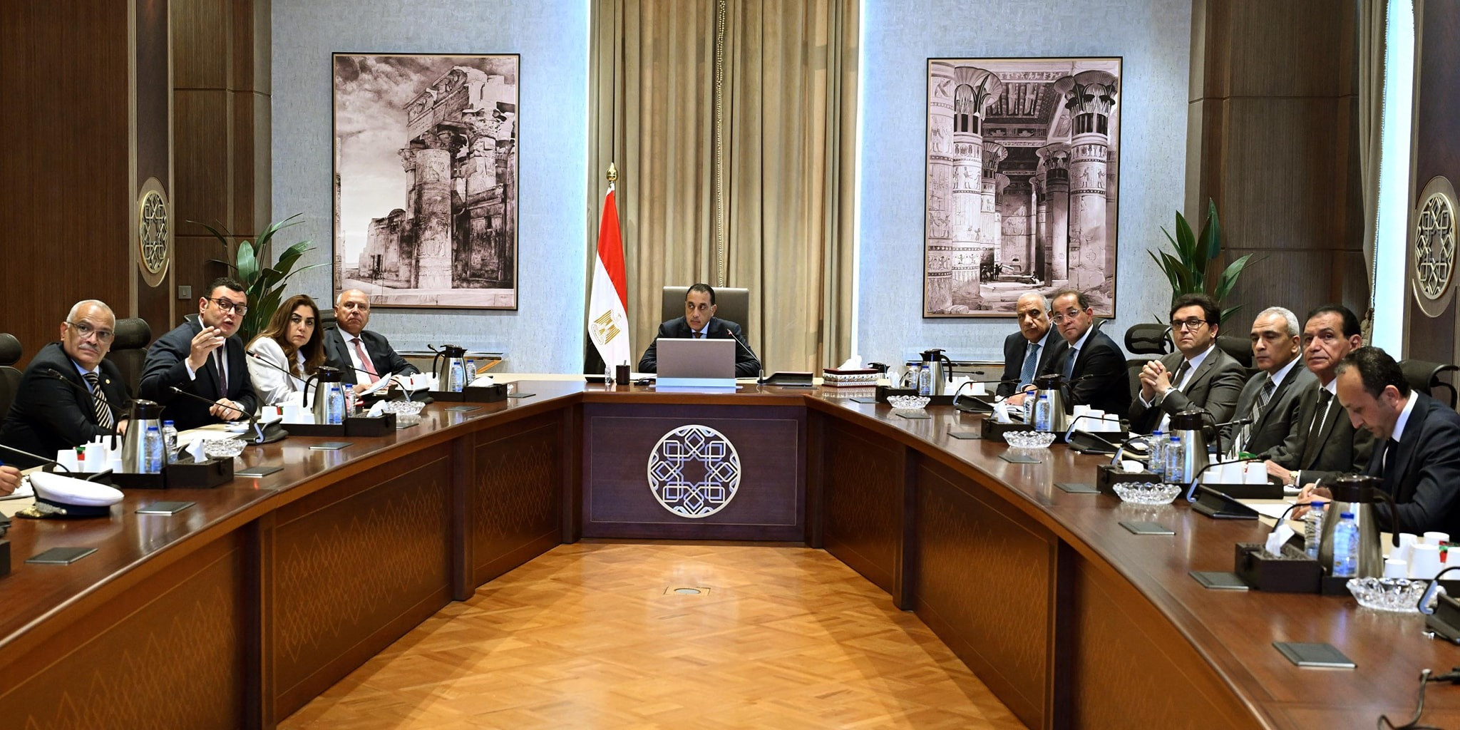 رئيس الوزراء يعلن زيادة استثنائية للمعلمين والعاملين في القطاع الصحي