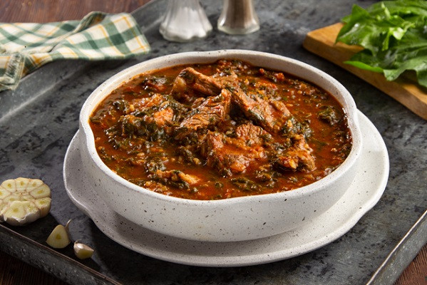 السبانخ باللحمة