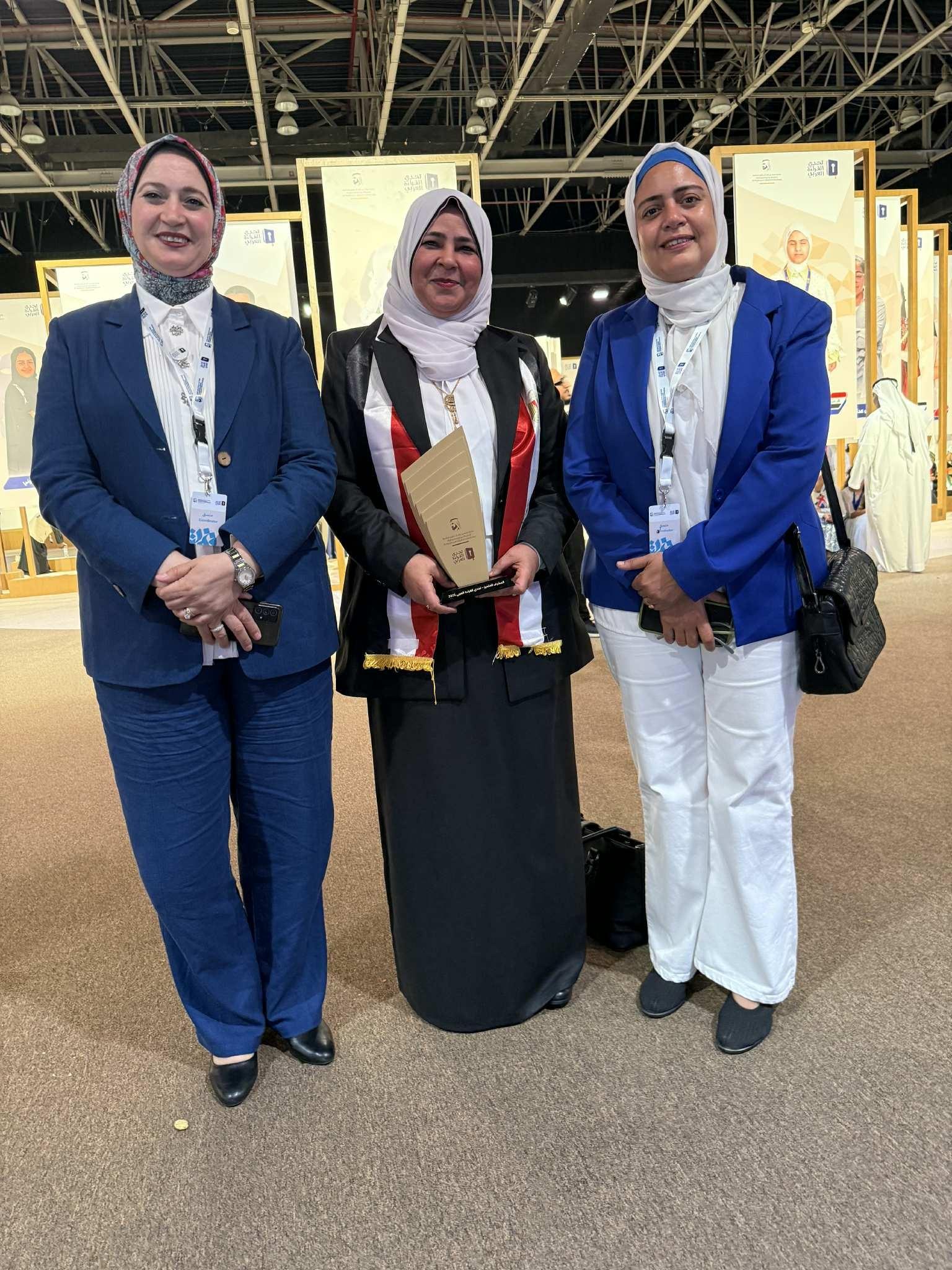 معلمة مصرية تفوز بالمركز الأول بمسابقة تحدي القراءة العربي