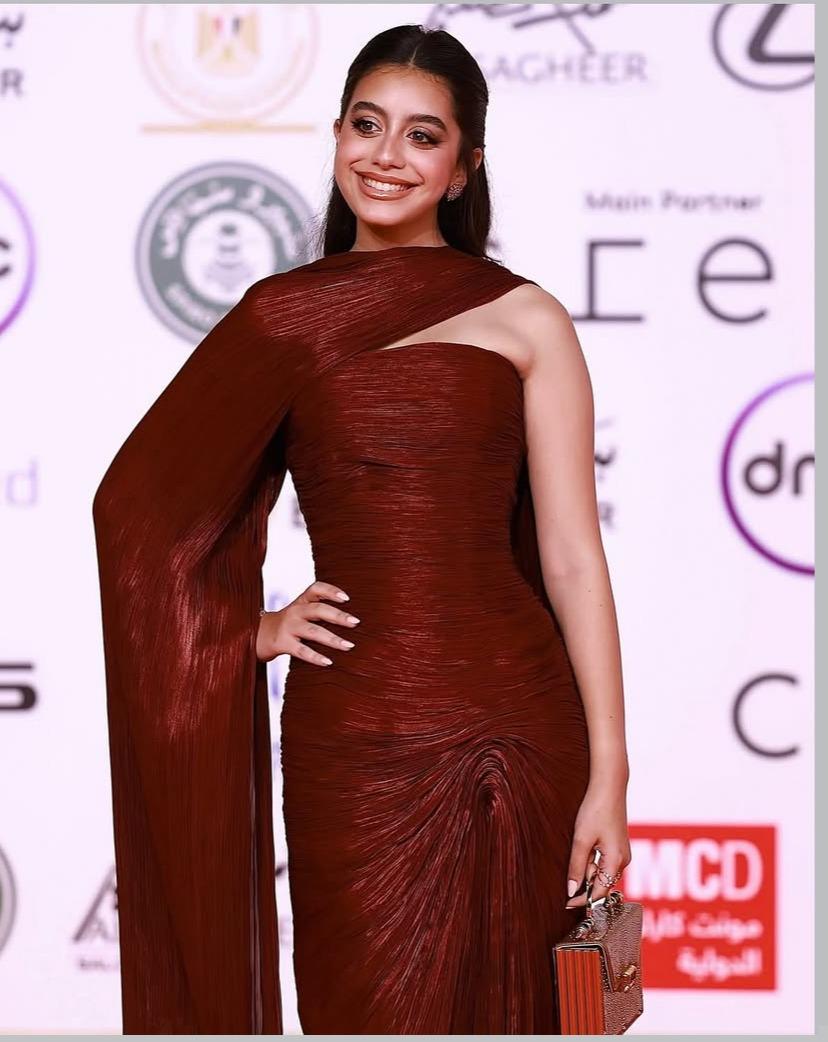 اللون الأحمر