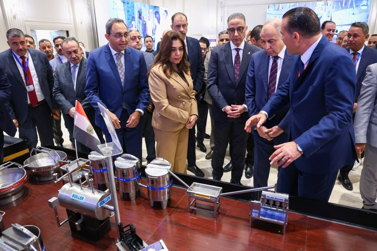 معرض مشروعات برنامج التنمية المحلية بصعيد مصر