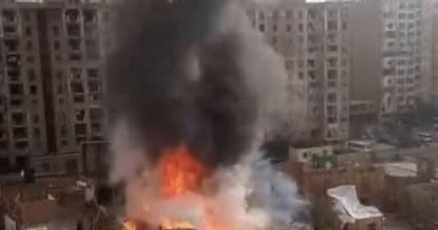 فرق الإنقاذ الإسبانية تنقذ 5 أشخاص من حريق مبنى سكني قرب برشلونة