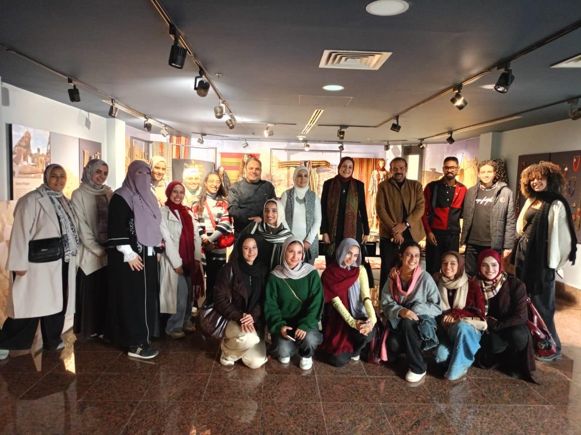 متحف الفنون الشعبية بأكاديمية الفنون يستقبل طلاب المعهد العالي للفنون