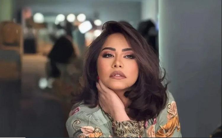 شيرين عبد الوهاب تخطف الأنظار مع ابنتها هنا في عيد الفطر