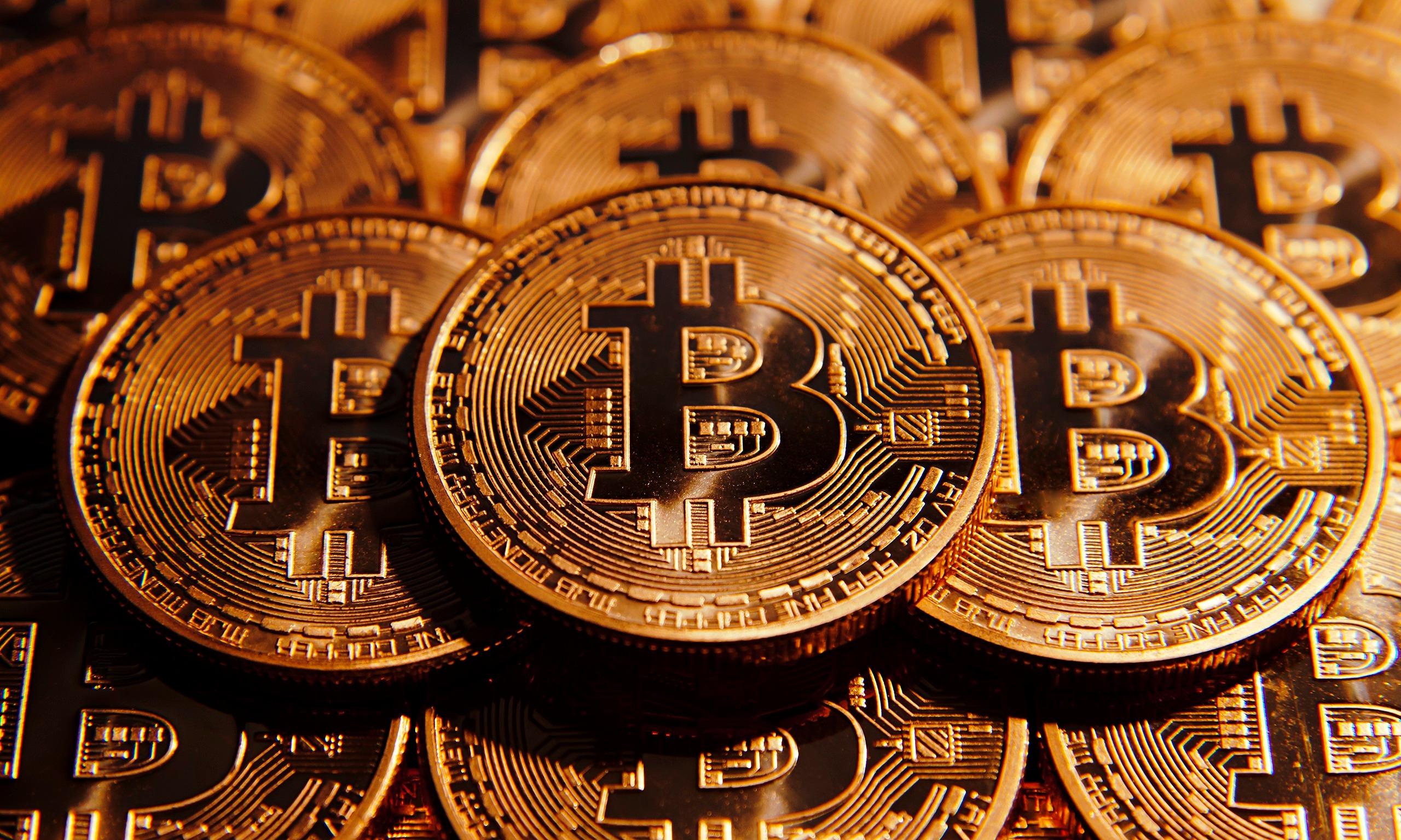 خيانة بمليارات الدولارات: ملياردير البيتكوين يسرق كنزاً لا يلمسه القانون