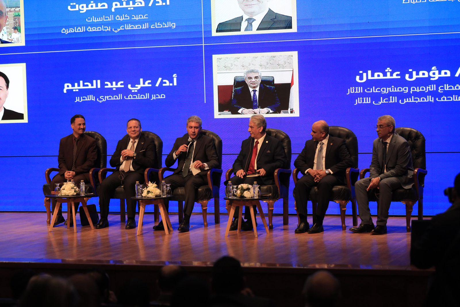 الجلسة الأولى لمؤتمر الآثار والتراث