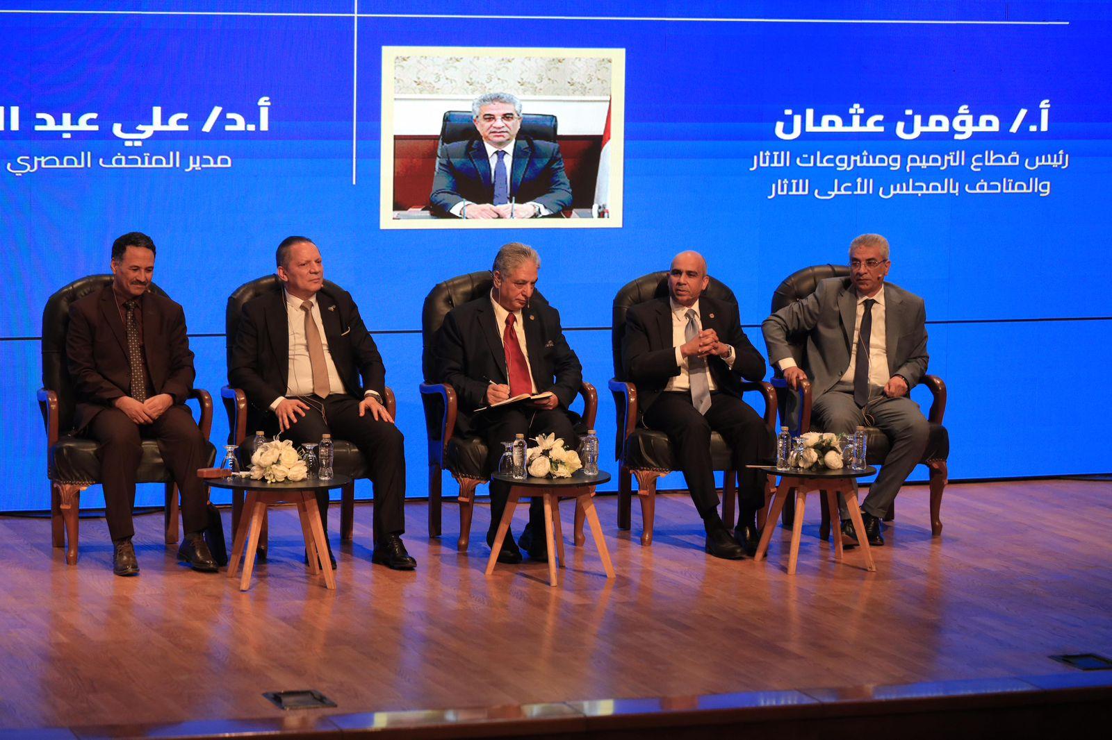 الجلسة الأولى لمؤتمر الآثار والتراث