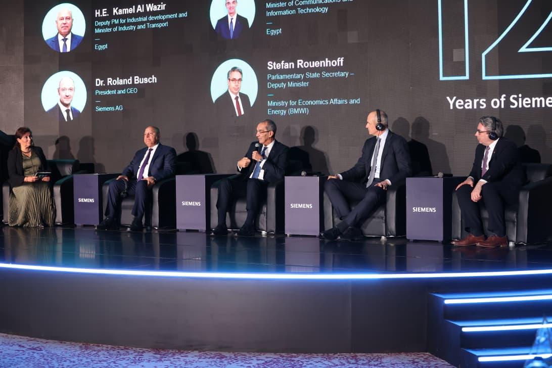 وزير الاتصالات خلال مشاركته في احتفالية سيمنس