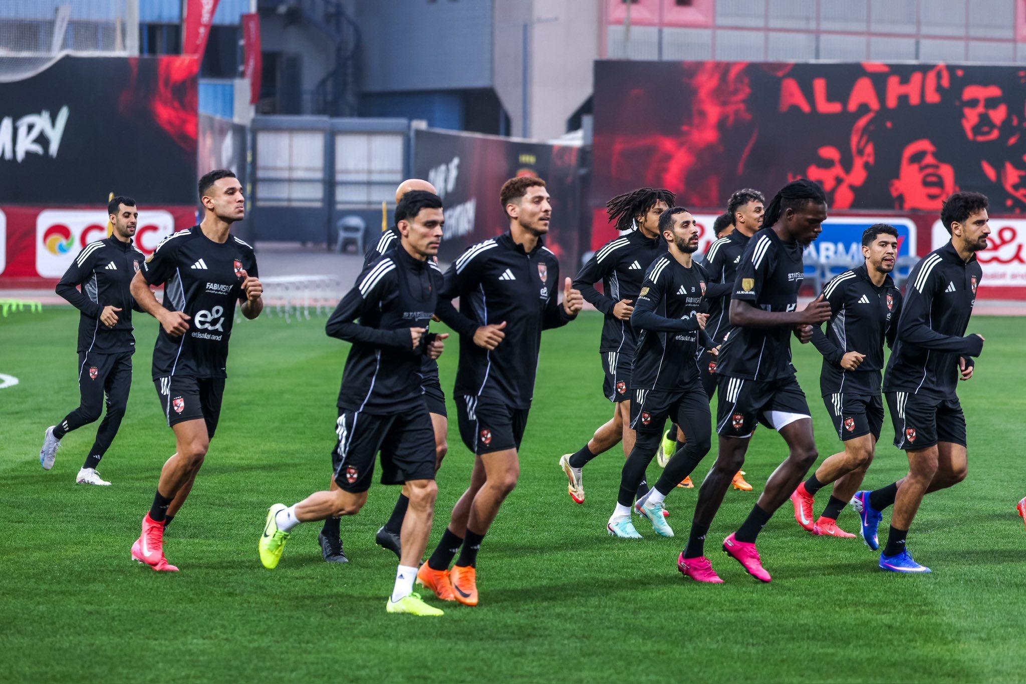 الأهلي يفتح مرانًا إعلاميًا لمدة 15 دقيقة قبل مواجهة سموحة في الدوري المصري
