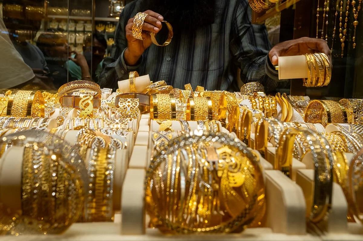 ارتفاع أسعار الذهب في منتصف التعاملات وقفزة جديدة لعيار 21 جرامًا وسبائك وجنيهات