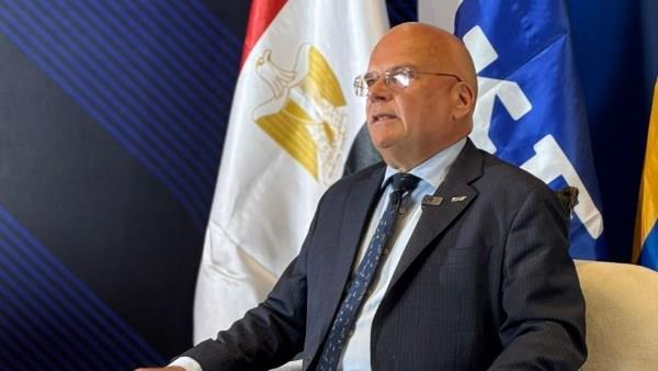 سفير السويد بالقاهرة يؤكد الدور المصري الأساسي في إيصال المساعدات لغزة