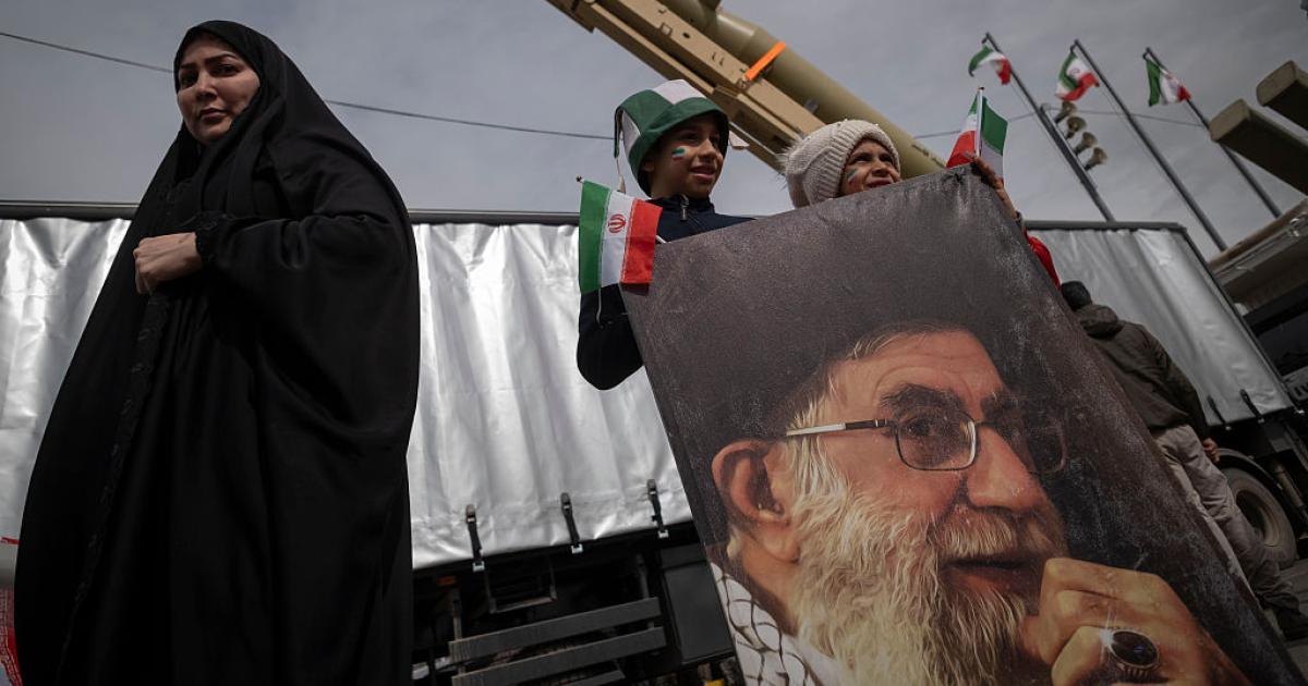 الموت لخامنئي: رسائل إيرانية تدعو على المرشد بالخطأ في فيديو