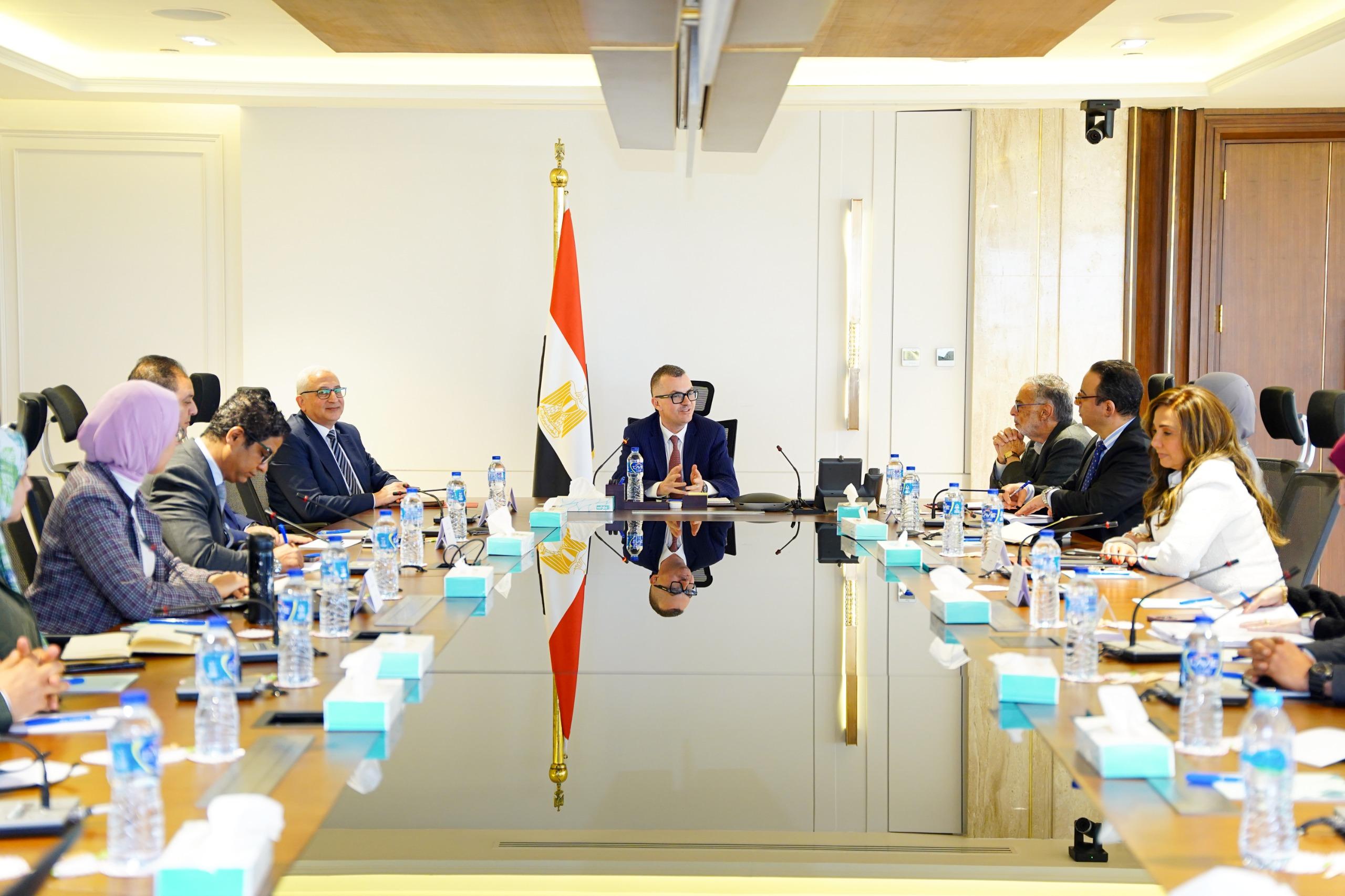 وزير التخطيط يؤكد تعظيم العائد التنموي من الاستثمارات العامة بكفاءة وفعالية
