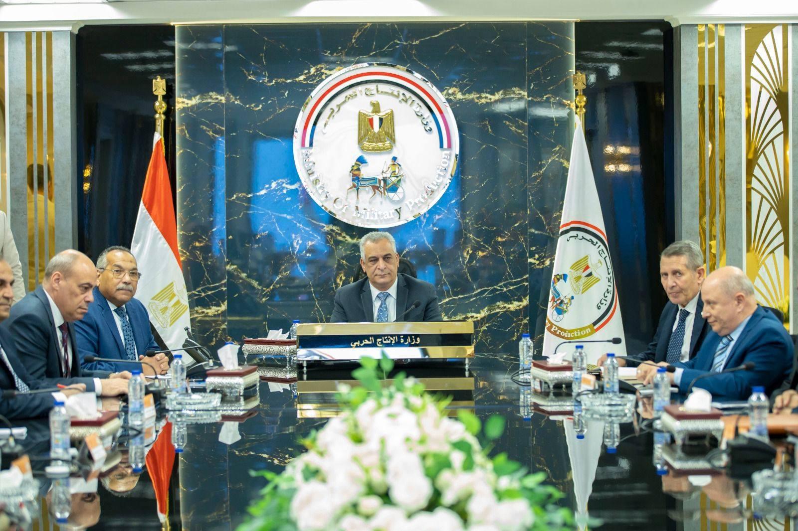 وزير الدولة للإنتاج الحربي يؤكد الالتزام الكامل بتنفيذ التكاليف الرئاسية
