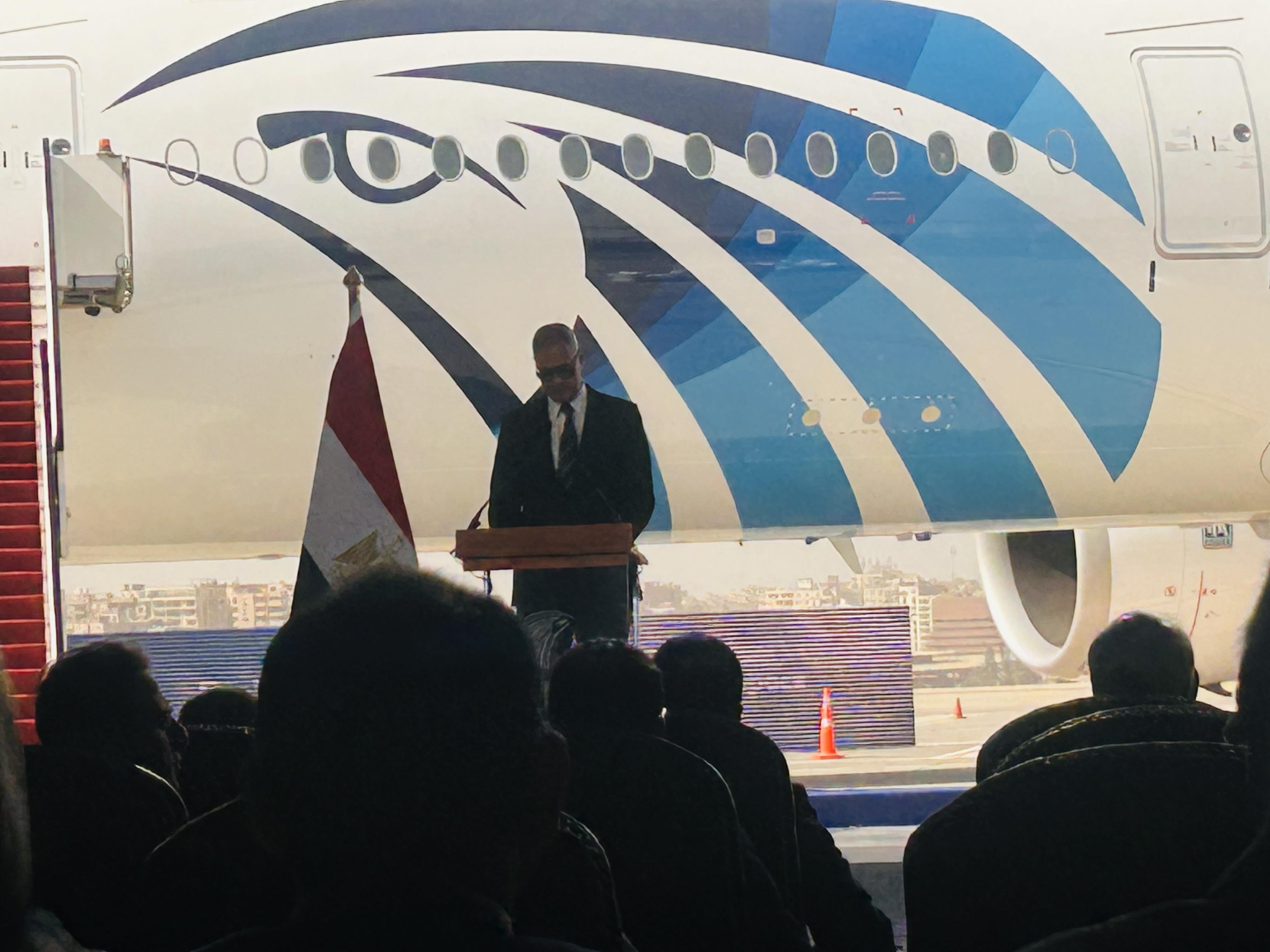 الطيار احمد عادل رئيس الشركة القابضة مصر للطيران