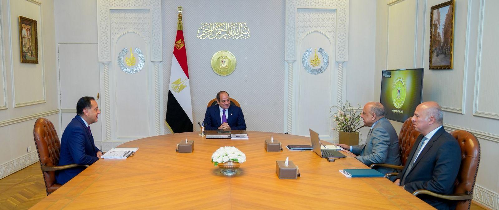عاجل: السيسي يحذر من ضرورة استيعاب ارتفاع الأحمال الكهربائية غير المسبوقة