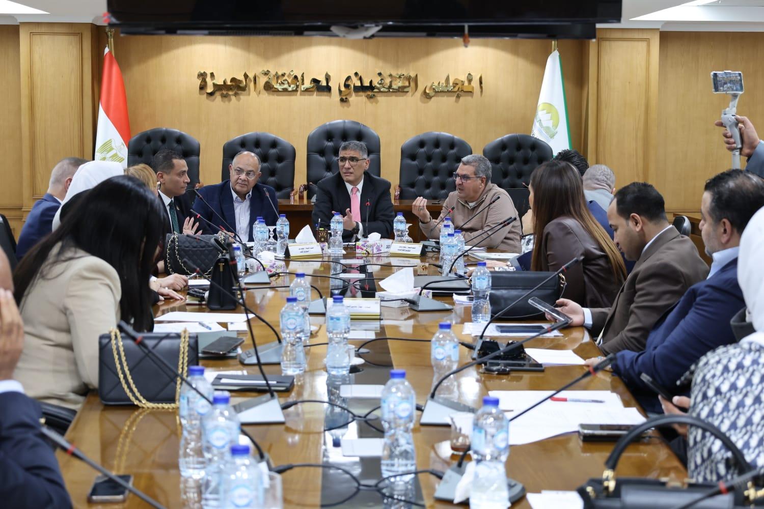الجيزة تطرح منظومة الجمع السكني بحي الهرم لتعزيز كفاءة النظافة قريباً