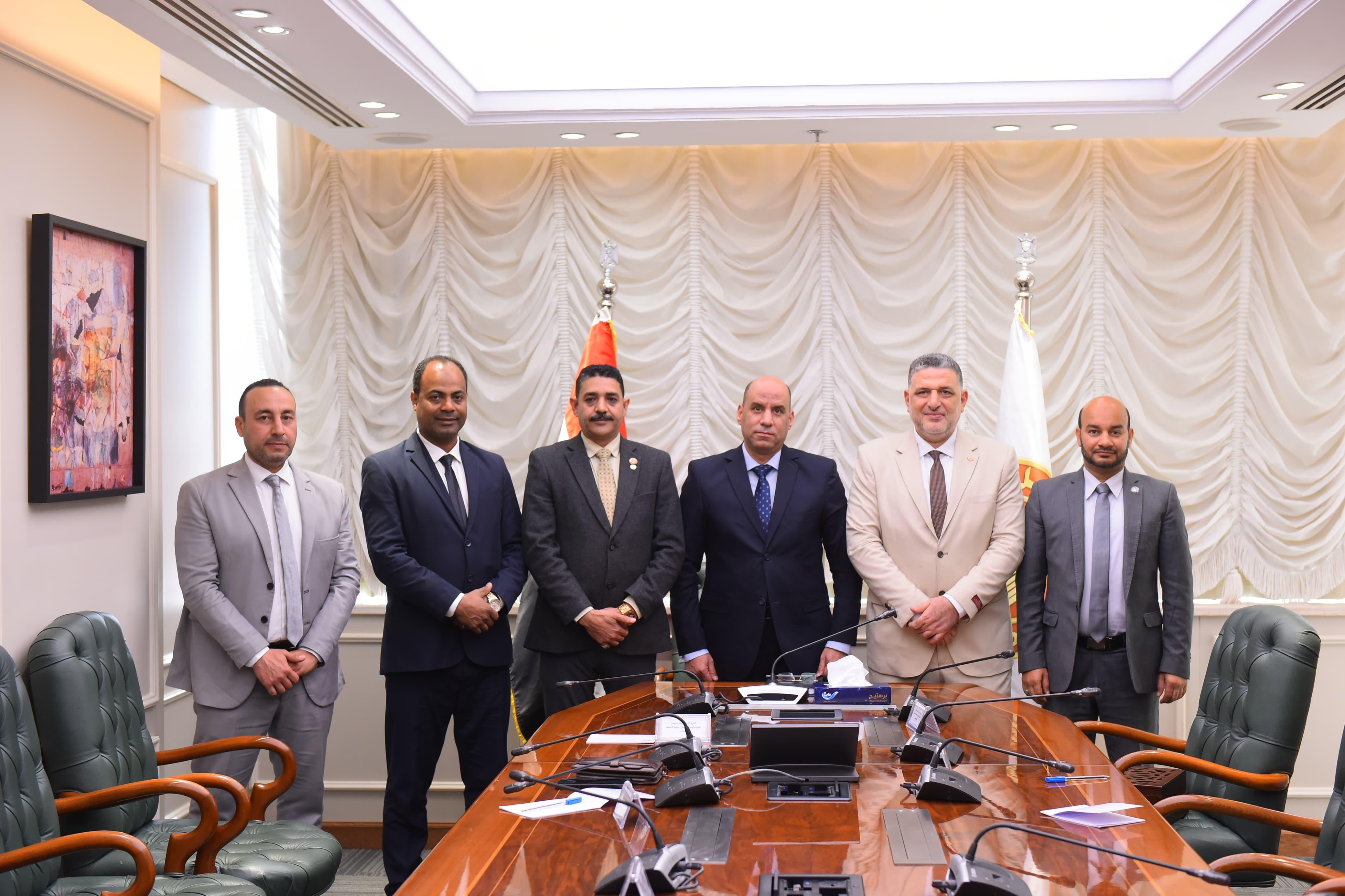 وزير العمل المصري يؤكد أهمية ترسيخ الحريات النقابية لتحقيق استقرار بيئة العمل