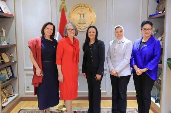 وزيرة التضامن: 800 ألف طن مساعدات لغزة وجهود الهلال الأحمر لم تتوقف منذ بدء الأزمة