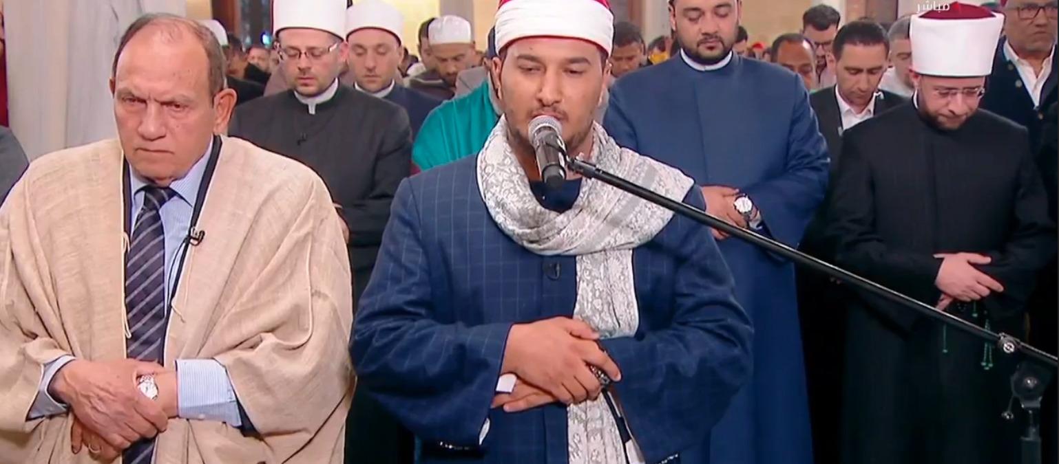 أصوات دولة التلاوة تصدح في الحسين.. الشيخ أشرف سيف يؤم المصلين في أول صلاة تراويح