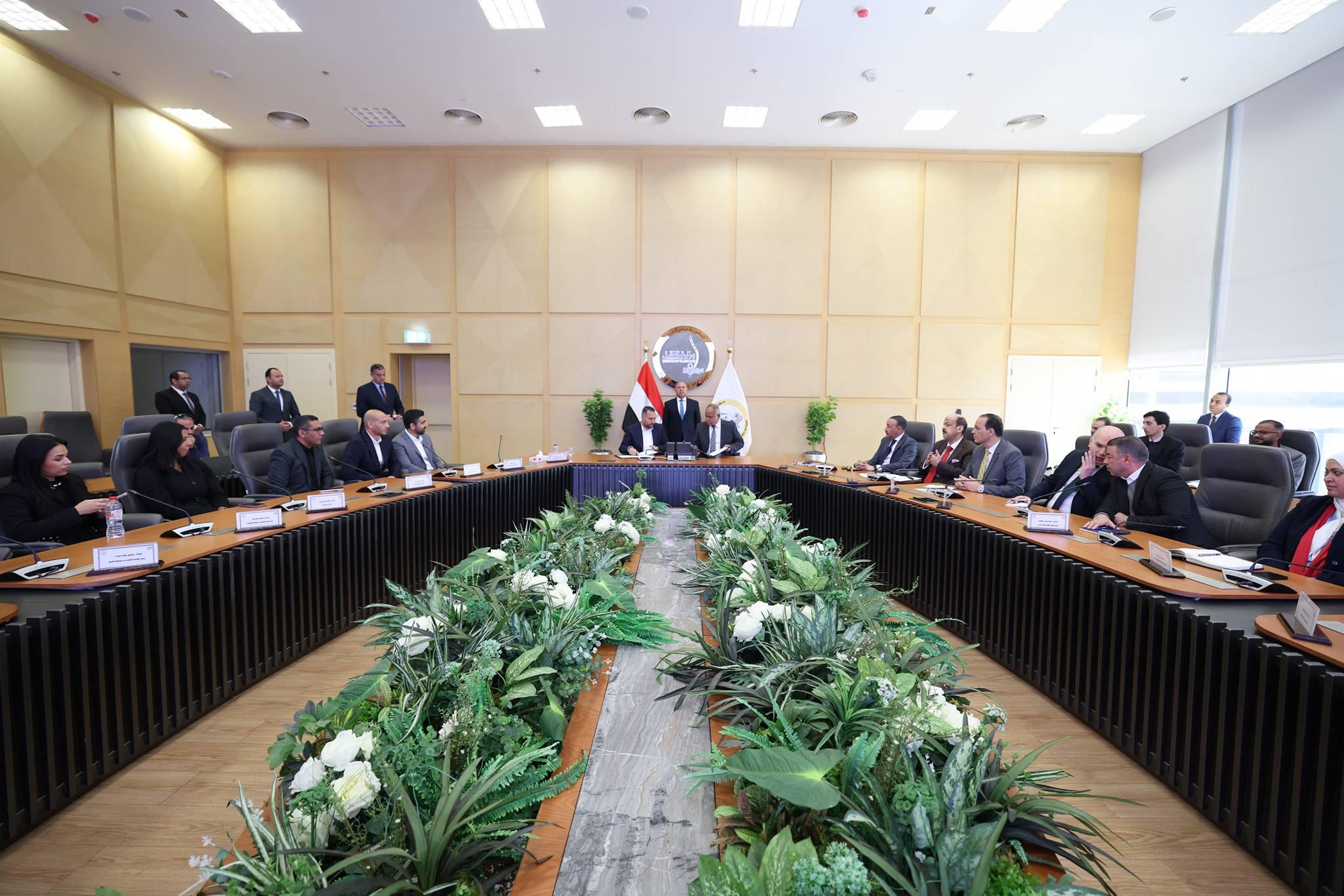 وزير التعاون الدولي يعلن عن تعاون بين سوبر جيت وبوسطة لتعزيز الاستثمار في الأصول