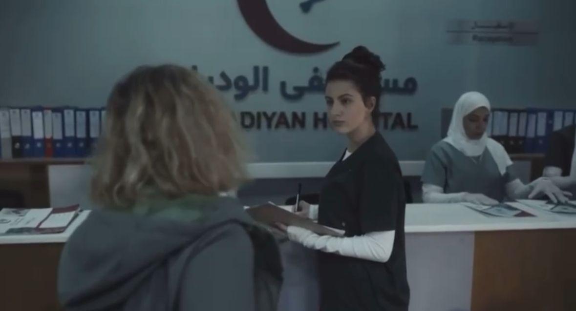 كيرا يغني على خط النار: معركة البقاء في صراع الأرض تتصدر المشهد الفني