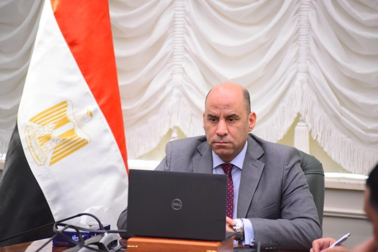وزير العمل المصري يوجه بصرف إعانات عاجلة لأسر ضحايا حادث بورسعيد المؤسف