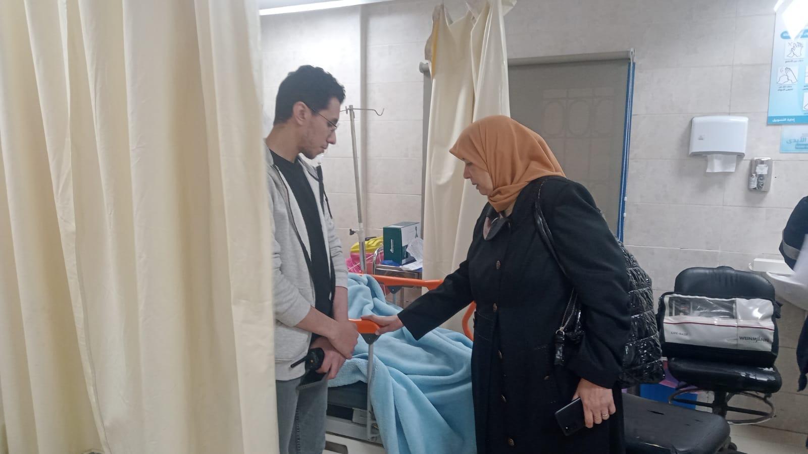 وكيل وزارة العمل في بورسعيد يزور مصابي حادث محور 30 يونيو لتقديم الدعم