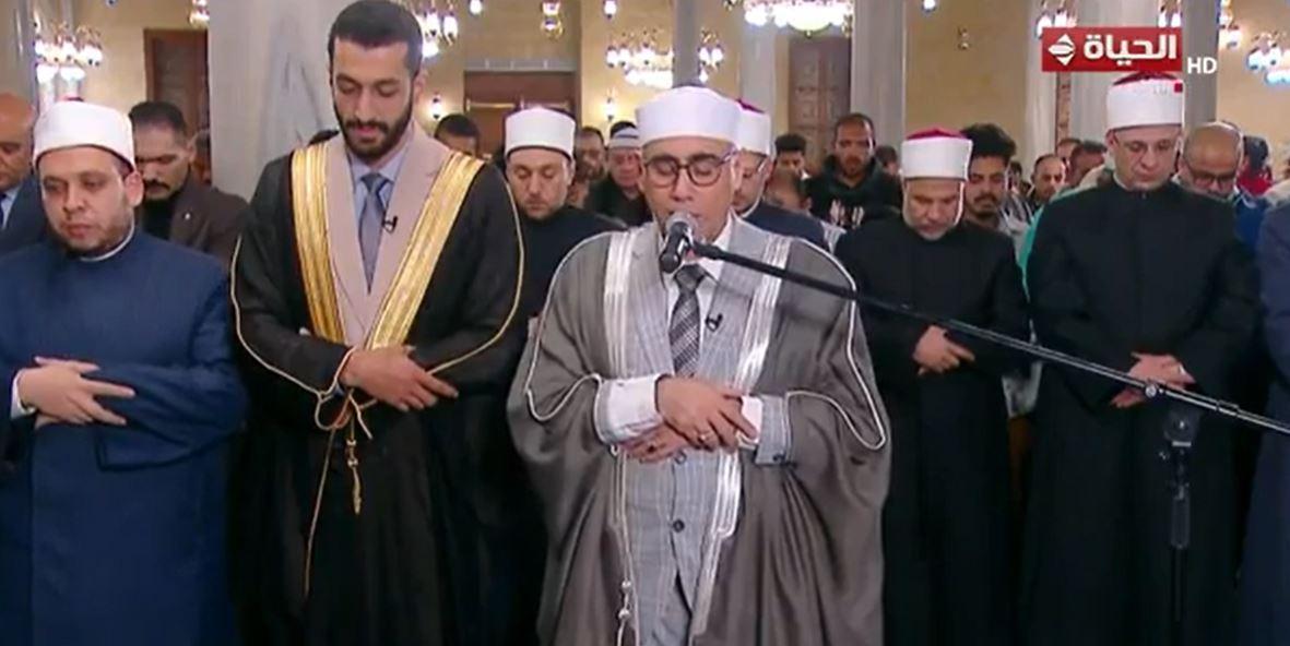 نقل صلاة العشاء والتراويح من مسجد الإمام الحسين إلى مسجد السيدة زينب في القاهرة