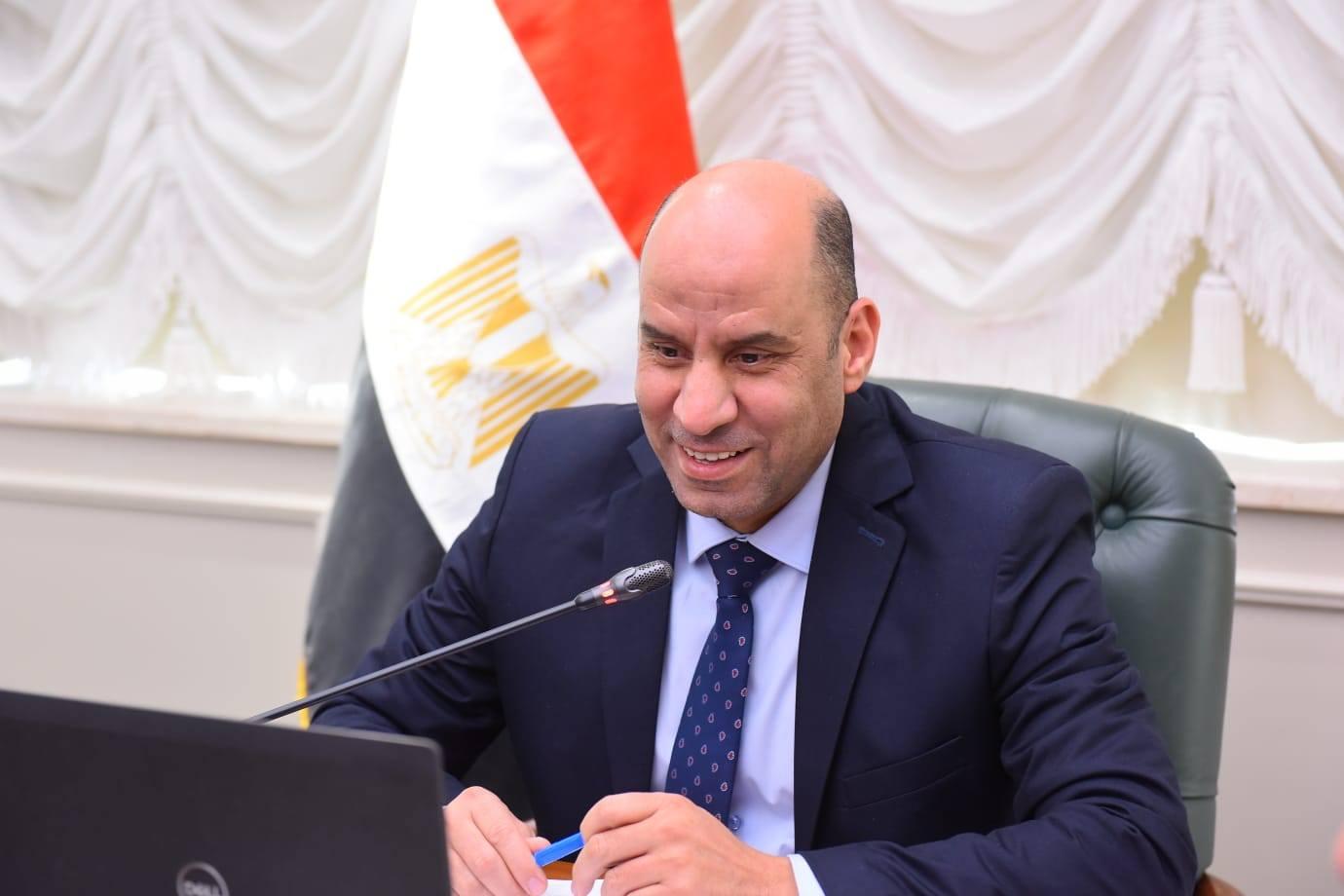 وزير العمل يعلن صرف 343.9 مليون جنيه منحة عيد الفطر للعمالة غير المنتظمة