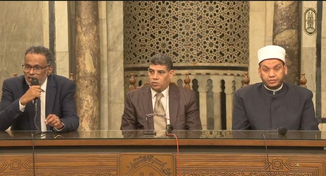 ملتقى الأزهر يحذر: بر الوالدين فرضة مقدمة على النوافل وعقوق ذنب يعجل عقوبته