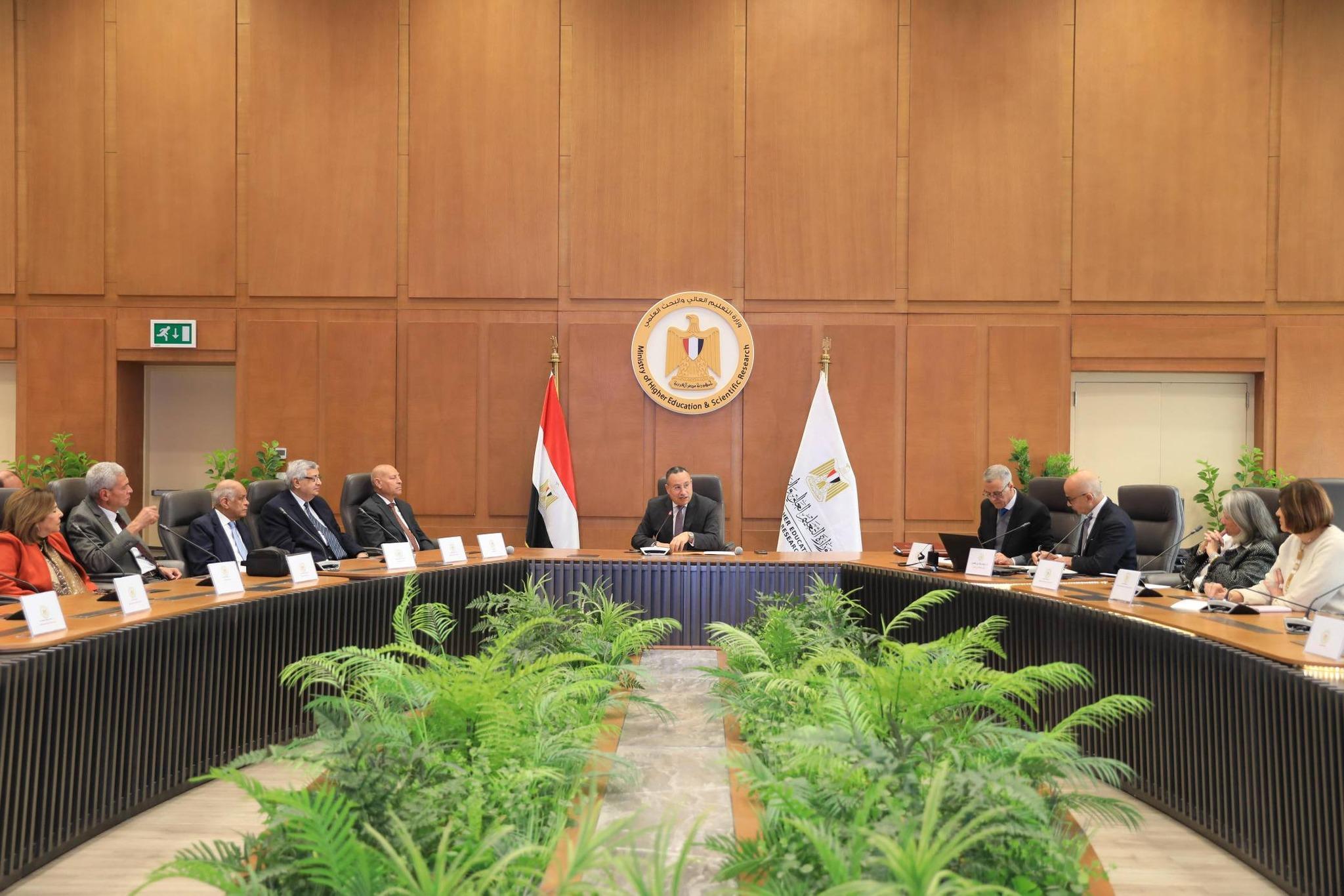 عبد العزيز قنصوة يؤكد تنفيذ توجيهات القيادة السياسية لتحسين جودة التعليم الجامعي في مصر