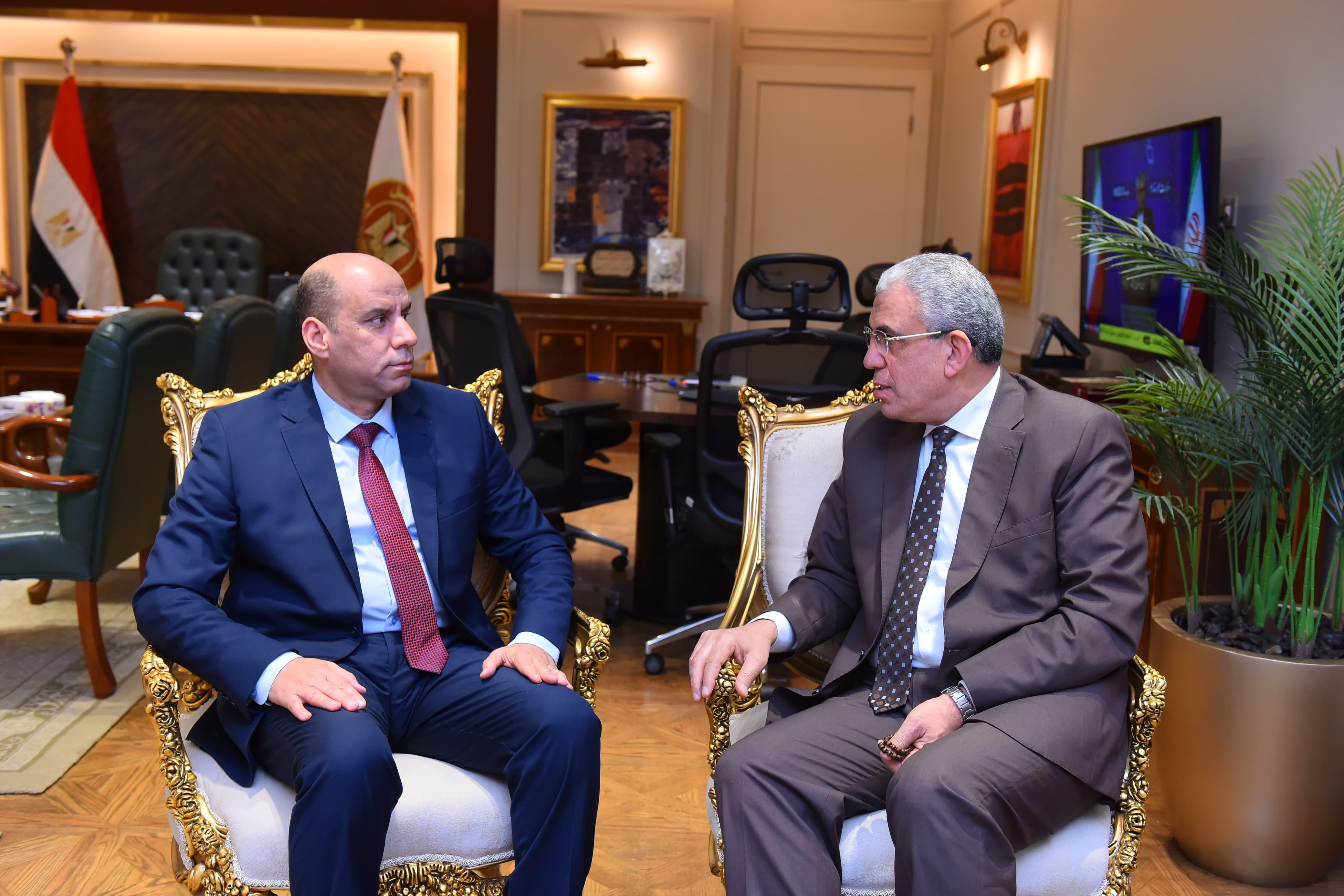حسن رداد يؤكد تقديم كافة أوجه المساندة لتحقيق الاستقرار في بيئة العمل والإنتاج