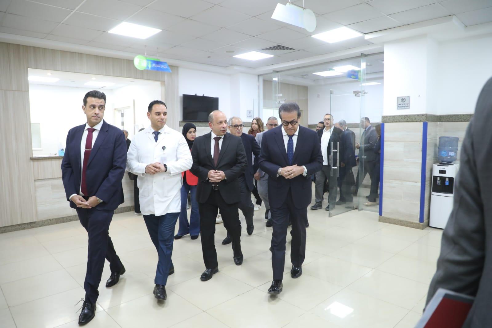 وزير الصحة: وحدة السكتة الدماغية بمستشفى العاصمة نموذج رائد في رعاية المرضى