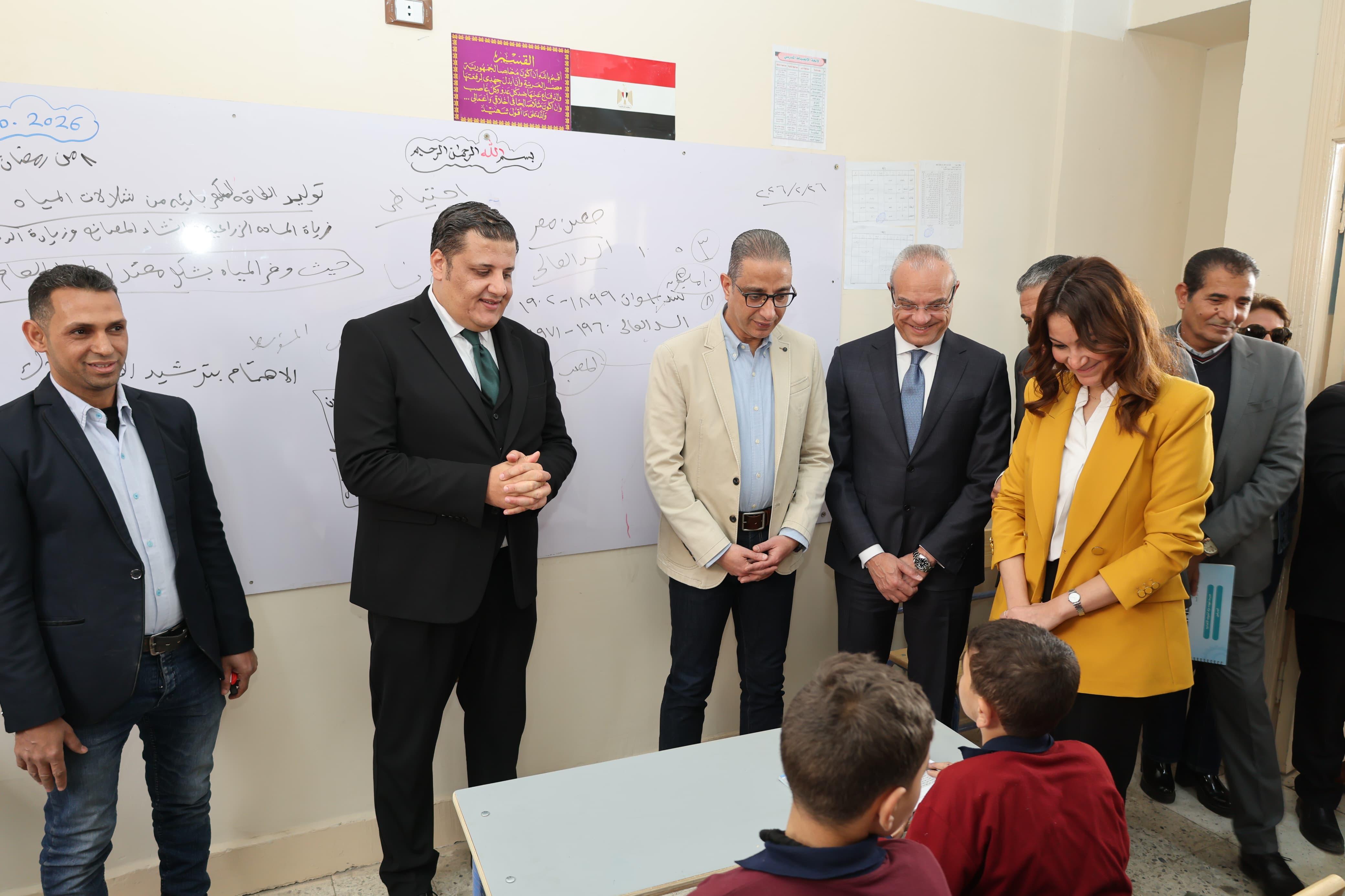 محافظ الجيزة يفتتح مبنى الإعدادي بمدرسة شهداء نزلة الشوبك بعد 15 فصلًا