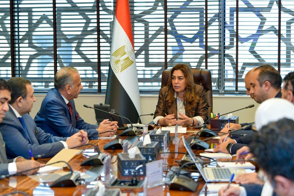 منال عوض تعلن إصدار تصاريح تداول المخلفات الخطرة بالمنشآت الطبية خلال 15 يوماً