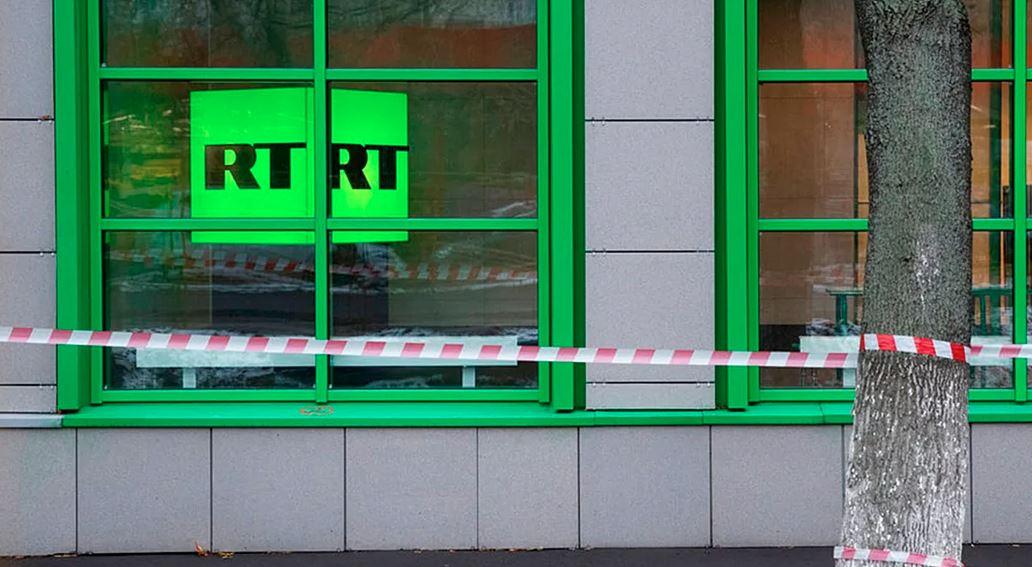 فرنسا تفرض حظراً على 35 موقعاً إلكترونياً روسياً وتوقف منصات بث تابعة لها