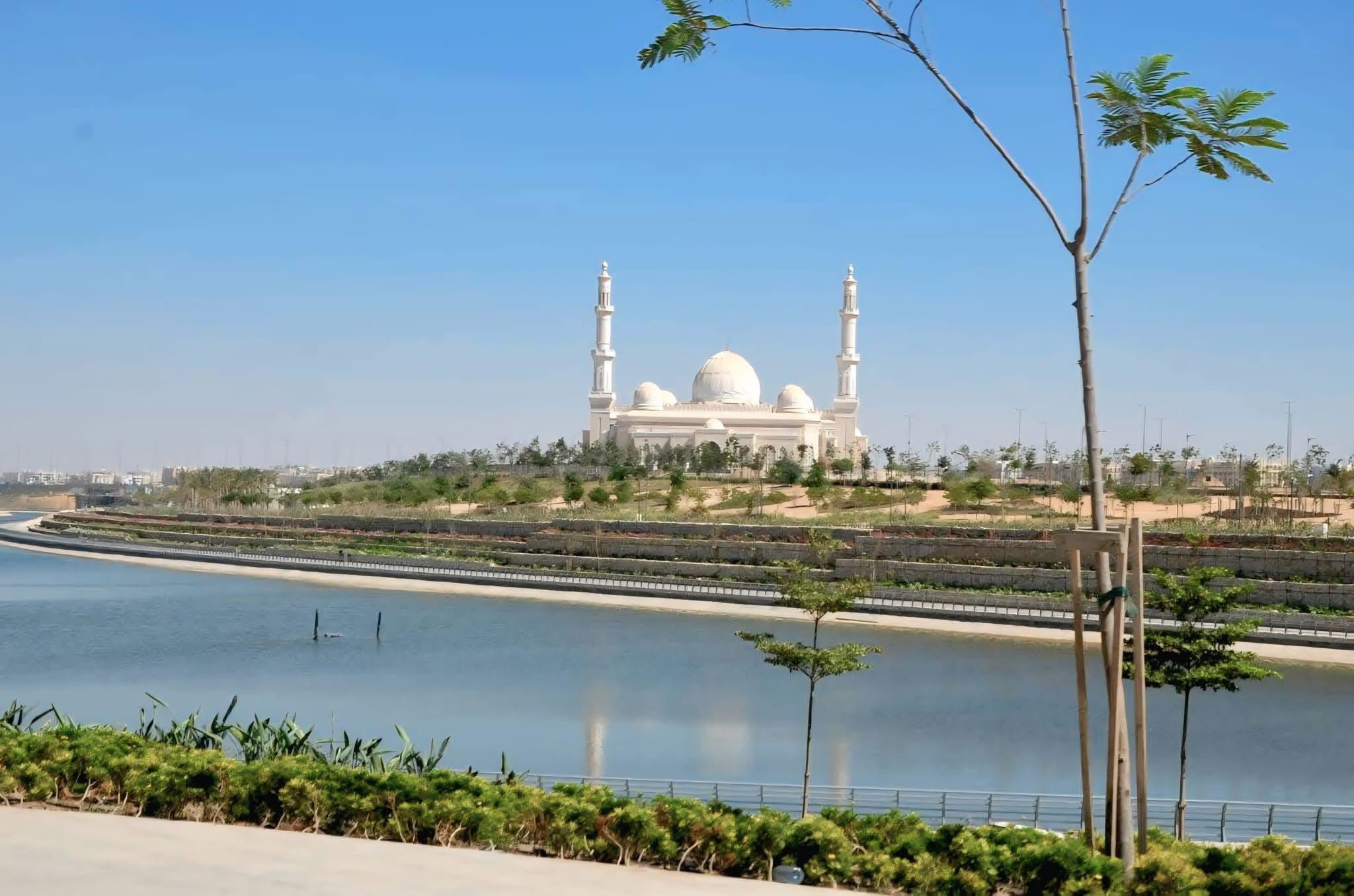 وزارة الإسكان تتابع تطورات حدائق النهر الأخضر والحي السكني الخامس بالعاصمة الإدارية