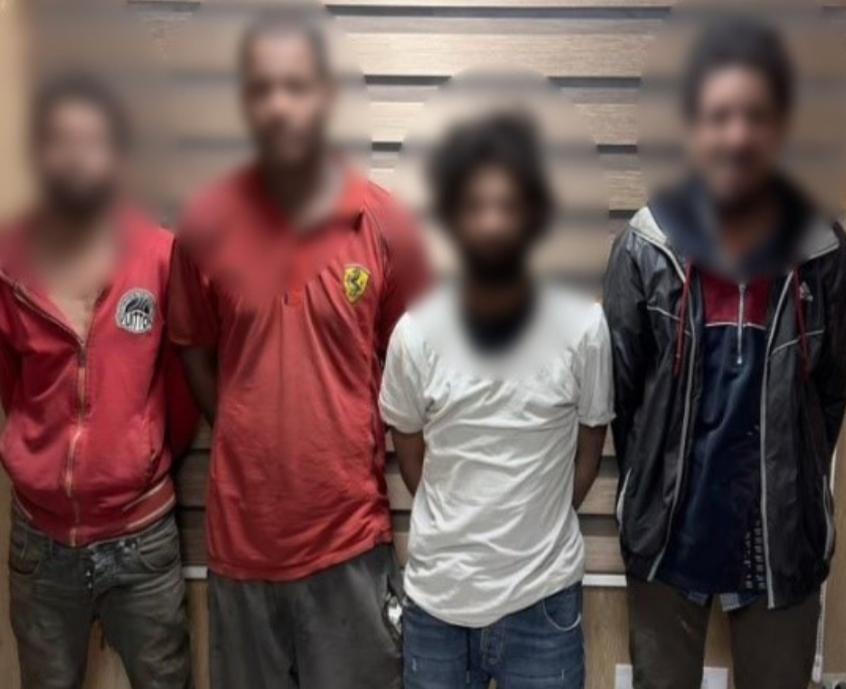 ضبط 4 عاطلين بتهمة تعاطي المخدرات في منطقة العجوزة بالقاهرة