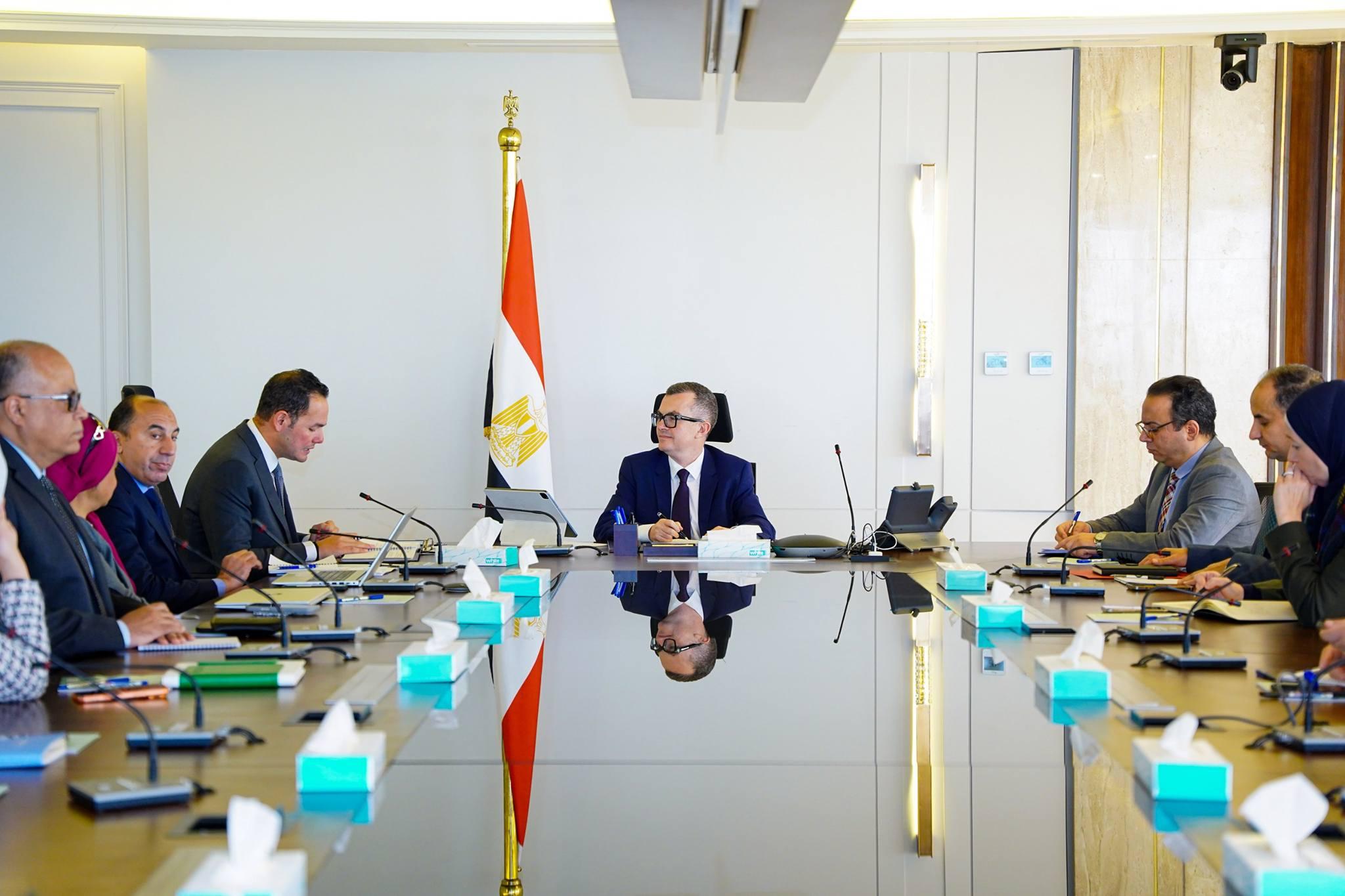 وزير التخطيط ورئيس مركز المعلومات يبحثان سبل دعم اتخاذ القرار وتعزيز التعاون المشترك