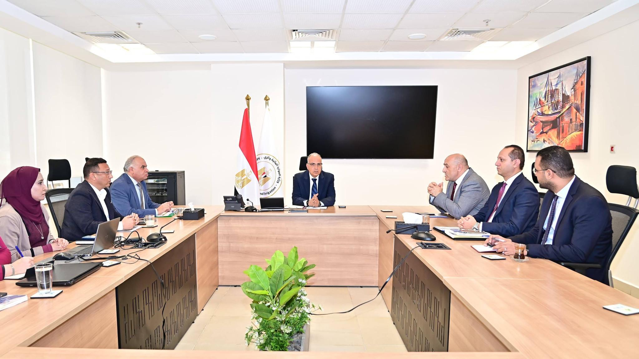 وزير الري يؤكد على تسريع إجراءات تراخيص الآبار لمواجهة التحديات المائية