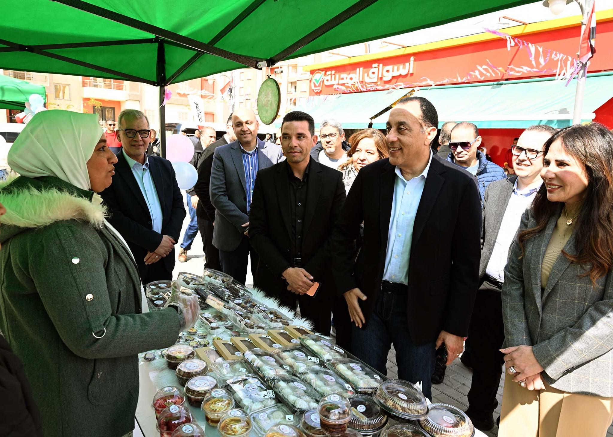 رئيس الوزراء يتفقد مشروعات سكنية وخدمية في حدائق العاصمة الإدارية الجديدة