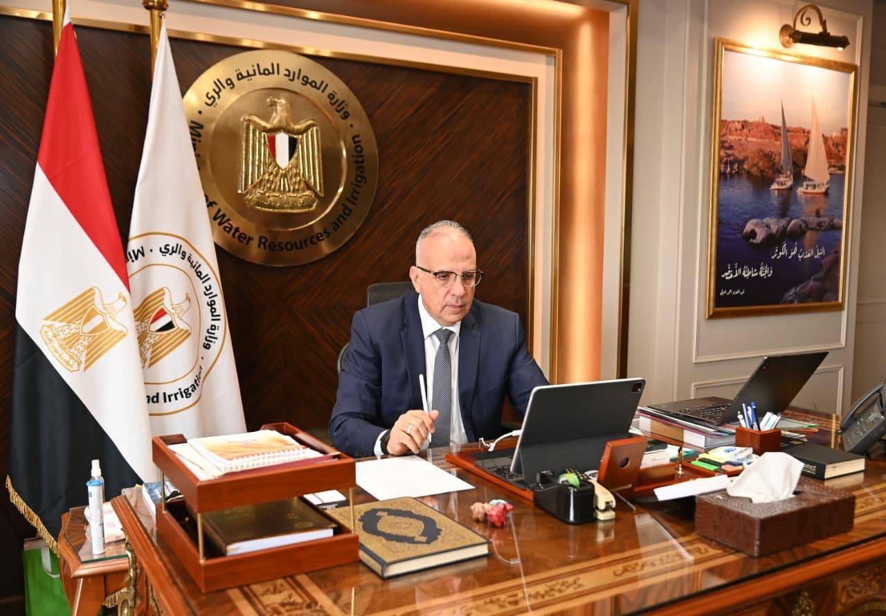 وزير الري يؤكد التزامه بتعزيز دور المرأة القيادي في قطاع المياه