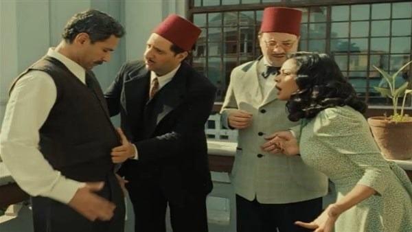 صدقي صخر يبيت في السيارة لمراقبة أحمد أمين في مسلسل النص التاني